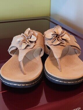 Collection by Clarks Sandals size 9.5 / GUC